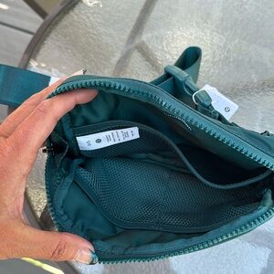 **NWT** Lululemon 2L Everywhere Belt Bag